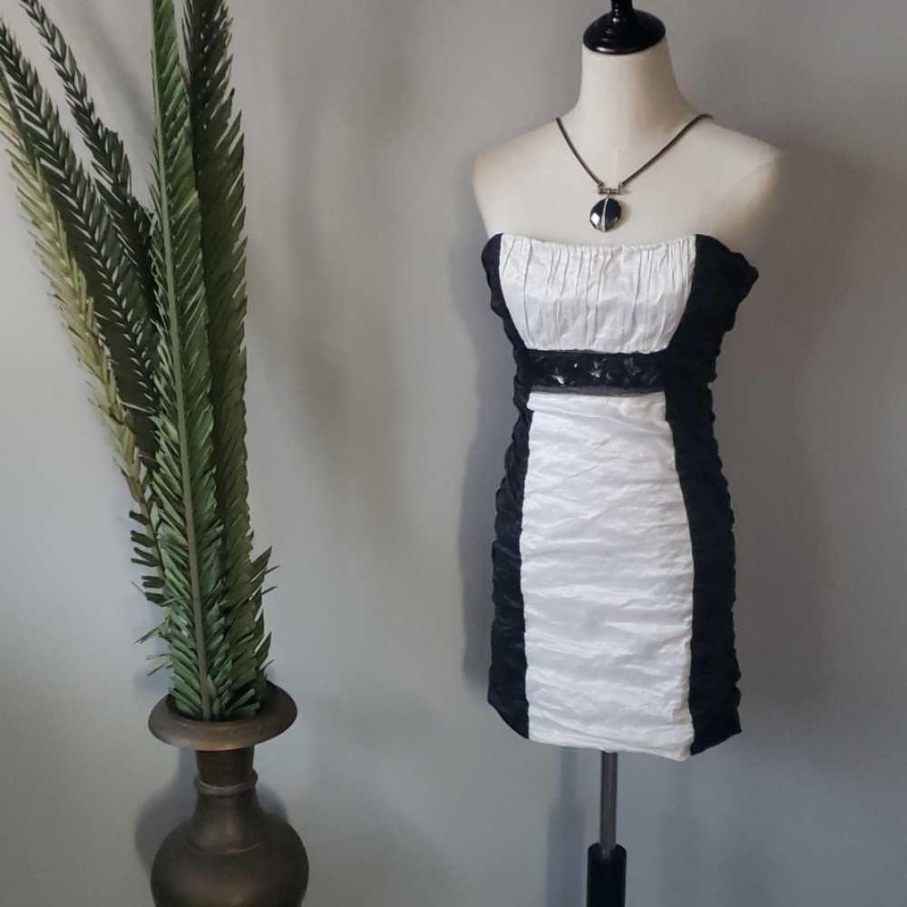 BCBGMAXAZRIA strapless black and white mini dress NWT